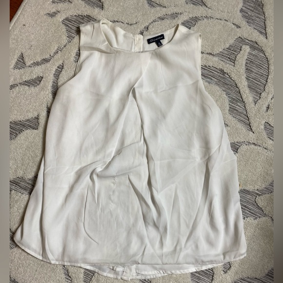 White sleeveless blouse - Picture 2 of 2